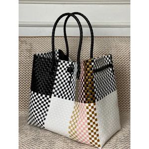 Sac à main en plastique recyclé tissé de qualité supérieure pour femme en Indonésie - Product Image 1