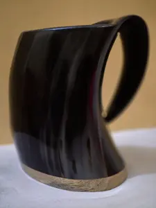 Chope à boire viking artisanale en corne de bœuf, chope à bière et à miel pour la décoration de Noël - Product Image 3