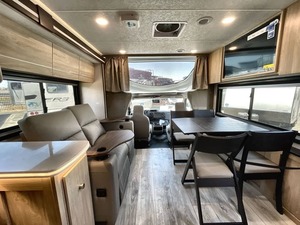 Remolque de Campamento Nuevo y Impecable C-o-a-c-h-m-e-n C-o-n-c-o-r-d 321D-S-F 2025 en Venta para Camping y Viajes - Product Image 2