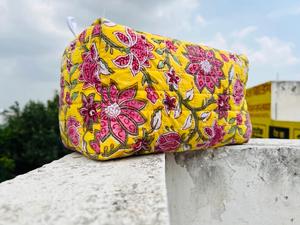 Neceser de algodón acolchado hecho a mano para mujer, bolsa de cosméticos de estilo Vintage con estampado Floral grande, cierre de cremallera, regalo de viaje - Product Image 6