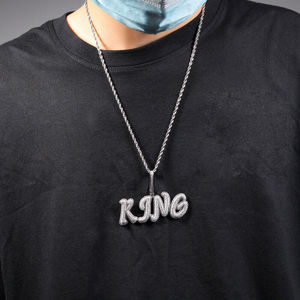 Pendentif Moissanite véritable rond plaqué or blanc 14 carats 3,30 carats avec lettre nominative personnalisable pour les fêtes - Product Image 3