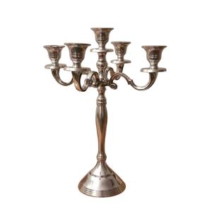 Support de bougie de table de mariage vintage à 5 bras en aluminium argenté, candélabre en métal poli pour la décoration de table et d'événements à domicile - Product Image 1