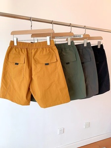 Pantalones cortos con estampado deportivo de estilo callejero para hombre listos para enviar, pantalones cortos lisos transpirables de poliéster de secado rápido para hombre - Product Image 5