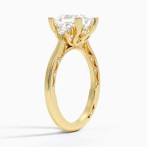 Bagues de fiançailles de luxe en or jaune avec diamant de laboratoire taille princesse, trois pierres, halo caché, pierres latérales en forme de croissant, certifiées IGI - Product Image 2
