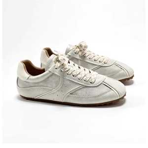 Chaussures de jogging pour femmes de style rétro de Hong Kong, printemps, cuir souple, légères, antidérapantes, chaussures de sport décontractées pour la course à pied - Product Image 2