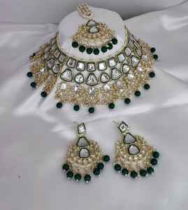 Conjunto de Collar de Novia Kundan Chapado en Oro con Cuentas de Esmeralda de Esmalte Verde y Complementos para Joyería de Boda para Mujer - Product Image 1