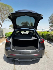 Tesla Model Y Long Range (AWD) 2025, crossover eléctrico de doble motor - Product Image 2