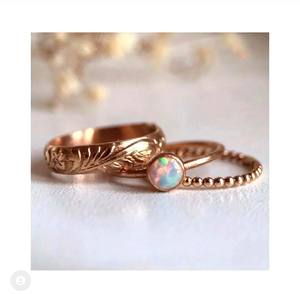 Bague en or plaqué laiton avec pierre précieuse opale éthiopienne ovale lisse de 6x9 mm, sertie dans un cadre, bijoux de naissance d'octobre - Product Image 2