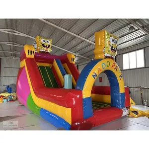 Structure gonflable commerciale à thème Bob l'éponge avec toboggan, équipement de jeu extérieur pour enfants, château gonflable en PVC - Product Image 1