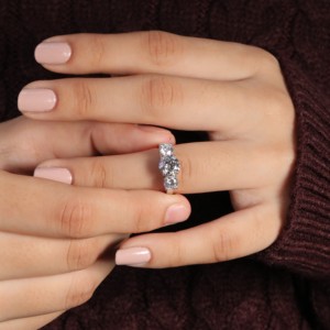 แหวนเพชรธรรมชาติสำหรับผู้หญิง ดีไซน์หรูหรา คุณภาพส่งออก รับรองโดย IGI สำหรับขายส่ง - Product Image 1