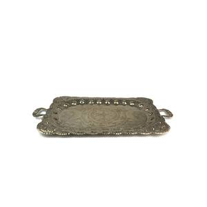 Tendance de l'industrie Plateau élégant en métal gaufré vintage Parfait pour les cadeaux de pendaison de crémaillère - Product Image 6