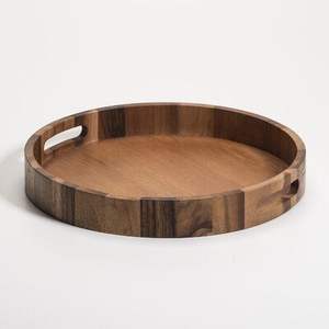 Elegante bandeja de servicio de madera tallada artesanal adecuada para decoración de mesa de comedor bodas banquetes hospitalidad restaurantes finos - Product Image 1