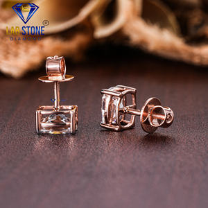 3.00 TDW coussin allongé Boucles d'oreilles Labgrown HPHT/CVD Diamant VS1 Clarté IGI Certifié Or 18K avec VS1 Clarity Jewelry - Product Image 4