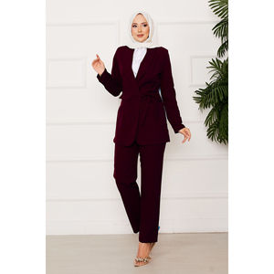Traje de Chaqueta Borgoña con Lazo Lateral para Oficina, Estilo Formal para Damas con Decoración de Botones - Product Image 3