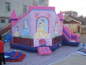 Castillo Inflable Combinado con Temática de Cartones Animados para Niños - Product Image 1