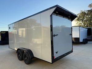 Remorque fermée/cargo 7x16 à nez en V, prête à être expédiée, 3500 lb, double essieux avec freins électriques, pack Blackout ! Pack Spoiler! - Product Image 5