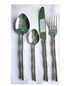 Ensemble de couverts en métal faits à la main de qualité supérieure Vaisselle de table au design moderne pour mariages et occasions spéciales - Product Image 6