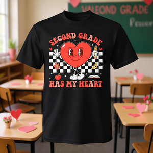 T-shirt pour professeur de la Saint-Valentin en coton taille moyenne personnalisé « Second Grade Has My Heart » - Product Image 3