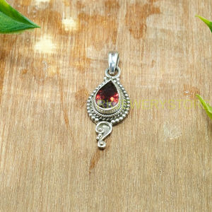 Pendentif Goutte d'Eau en Grenat Rouge Naturel, Argent Sterling 925 Fait Main, Style Bohème Vintage Tribal, Pendentif en Pierre Précieuse en Argent Oxydé, Bijou - Product Image 3