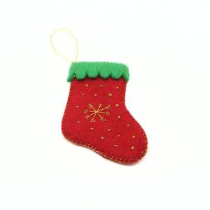 Chaussette de Noël en feutre de laine rouge/vert de haute qualité, faite à la main, avec motif flocon de neige, écologique et personnalisable - Product Image 5