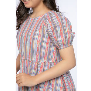 Robe de fille texturée tricotée confortable de marque haut de gamme décontractée et fête brodée manches courtes-OEM/ODM fabrication en gros - Product Image 2