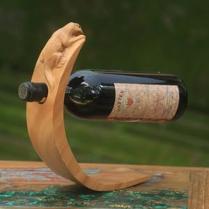 Porte-bouteille en bois fait main, ajoutant chaleur et caractère à la décoration intérieure - Product Image 1