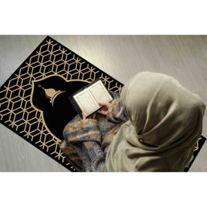 Alfombra de Oración Islámica Negra Geométrica: Diseño Elegante, Regalo Espiritual, Alfombra Impresa, con Pelo Suave - Product Image 4