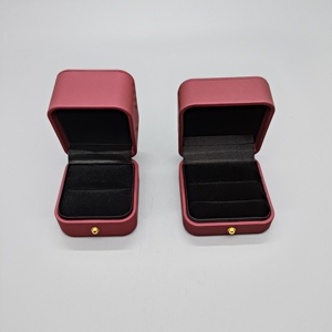 Vicacci Boîte à bijoux en cuir haut de gamme faite à la main avec logo personnalisé Boîte à bagues haute avec un design unique - Product Image 5