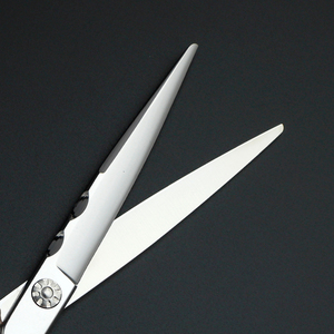 Ciseaux de coiffeur sur mesure de la meilleure qualité avec finition à poignée Ciseaux de coupe de cheveux professionnels pour les salons de beauté - Product Image 2