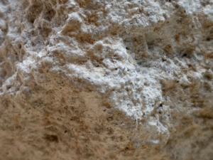 Pirofilita para estantes de horno minimiza el agrietamiento y la deformación durante los ciclos de cocción, extendiendo la vida útil de los bienes cerámicos. - Product Image 5