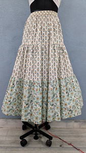 เดรสยาวสไตล์โบฮีเมียนลำลองสำหรับผู้หญิง ผ้าฝ้ายพิมพ์ลายบล็อกธรรมชาติ ปรับได้ กระโปรงแม็กซี่แบบมีเชือกผูก ชั้นๆ เป็นมิตรกับสิ่งแวดล้อม - Product Image 2