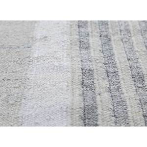 พรมโพลีเอสเตอร์แบบถักลายเรียบสองด้าน รุ่น ADPL-1104 สีเทาและดำลายทางทันสมัย เหมาะสำหรับบ้าน สำนักงาน ชายหาด และการเดินทาง - Product Image 3