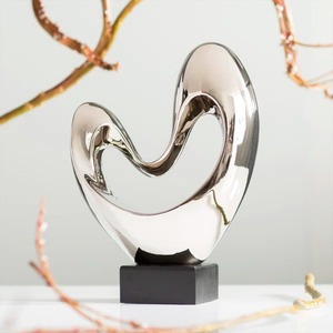 Sculpture d'oiseau en métal doré radiant Pièce maîtresse de table artistique artisanale Accent décoratif unique pour les maisons modernes - Product Image 6