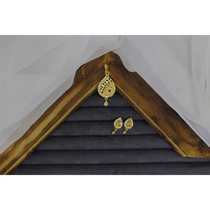 Pendientes colgantes de anuncio microchapados de lujo con clase, diseño único elegante para regalo de compromiso de boda, venta al por mayor Premium - Product Image 1