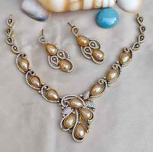 Collier et boucles d'oreilles en perles CZ de qualité supérieure, coupe étoile, pour femmes, disponible en finition Mehendi, dorée et rhodiée blanche - Product Image 4