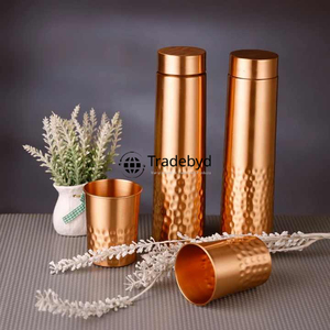 Botella de cobre reutilizable para opciones sostenibles con acceso de boca ancha de Tradebyd - Product Image 1