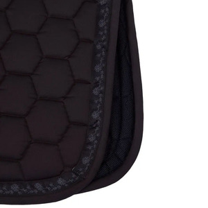 Tapis de selle anatomique haute performance pour le saut d'obstacles avec protection de sangle et tissu anti-humidité pour usage professionnel - Product Image 5