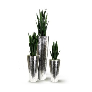 Jardinières de style indien faites à la main de meilleure forme et de meilleure taille Jardinière en métal au design unique Vente en gros en vrac - Product Image 3