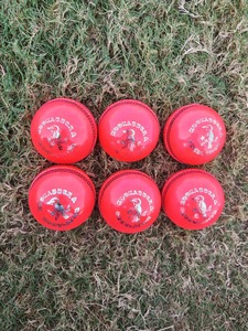 Balles de cricket Kookaburra 2 pièces cousues à la machine de bonne qualité en cuir - Product Image 6