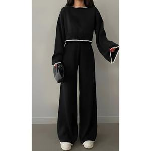 Conjunto de Punto Color Crema para Mujer con Detalle de Bordado Frontal, Pantalones y Top Elegantes - Product Image 3