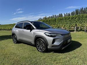 Achetez maintenant des voitures d'<span class=keywords><strong>occasion</strong></span> : <span class=keywords><strong>Toyota</strong></span> <span class=keywords><strong>Corolla</strong></span> Cross Limited 2.0P HEV SUV 2025, prête à être expédiée - Product Image 1