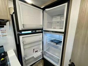 Caravana de Lujo Personalizada con Paneles Solares y Muebles, Remolque de Viaje Todoterreno, Remolque de Campamento Todoterreno, EE. UU. - Product Image 3