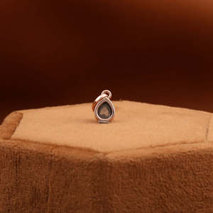 Pendentif solitaire en diamant naturel avec sertissage clos / Pendentif en forme de poire taille rose sel et poivre, fabriqué en or massif 18 carats - Product Image 3