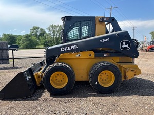 Chargeuse compacte sur pneus John 332G 2021 avec moteur diesel Perkins, boîte de vitesses PLC haute efficacité, garantie 3 ans, 45 - Product Image 5