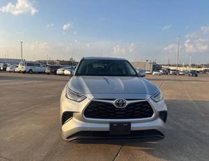 Toyota Highlander L 2023 d'occasion en excellent état - Product Image 1