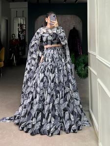 New Evergreen Designer Outfit Modern Style Tabby Silk Lehenga Choli & Dupatta Avec Imprimé Avec Hotfix Work Vente entière Fournisseur - Product Image 2