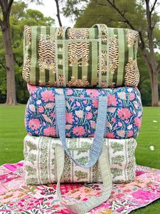 Bolsa de Viaje de Fin de Semana Moderna, Estilo Bohemio, Acolchada a Máquina, con Estampado Veraniego, de Algodón Estampado a Mano, para Gimnasio o Compras - Product Image 4