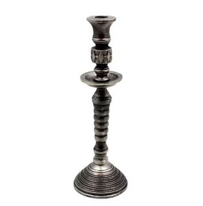 Decoración del hogar, soporte de pilar de vela de diseñador de aluminio antiguo de níquel áspero, soporte de vela de estilo clásico hecho a mano personalizado - Product Image 1