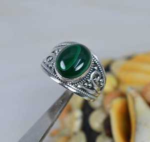 Bague malachite verte en argent sterling 925 de forme ovale faite à la main bijoux en pierres précieuses de créateur - Product Image 3