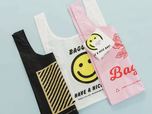 Sac de T-shirt en plastique personnalisé Endurable à usage moyen Poignée de gilet d'impression et de conception attrayantes Quantité en vrac - Product Image 4